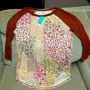 Maurices size medium 24/7 tee